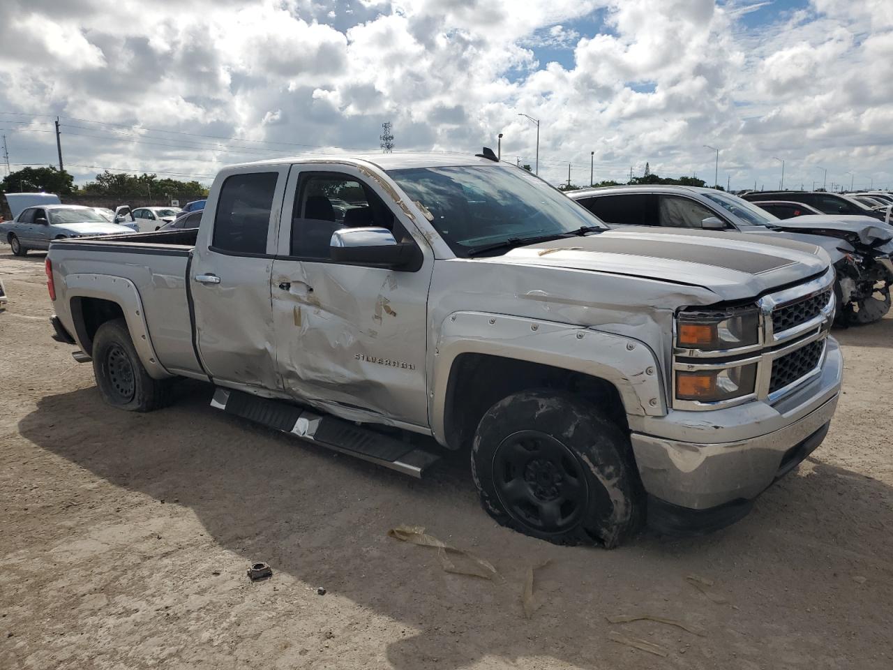 2015 Chevrolet Silverado - Image 4