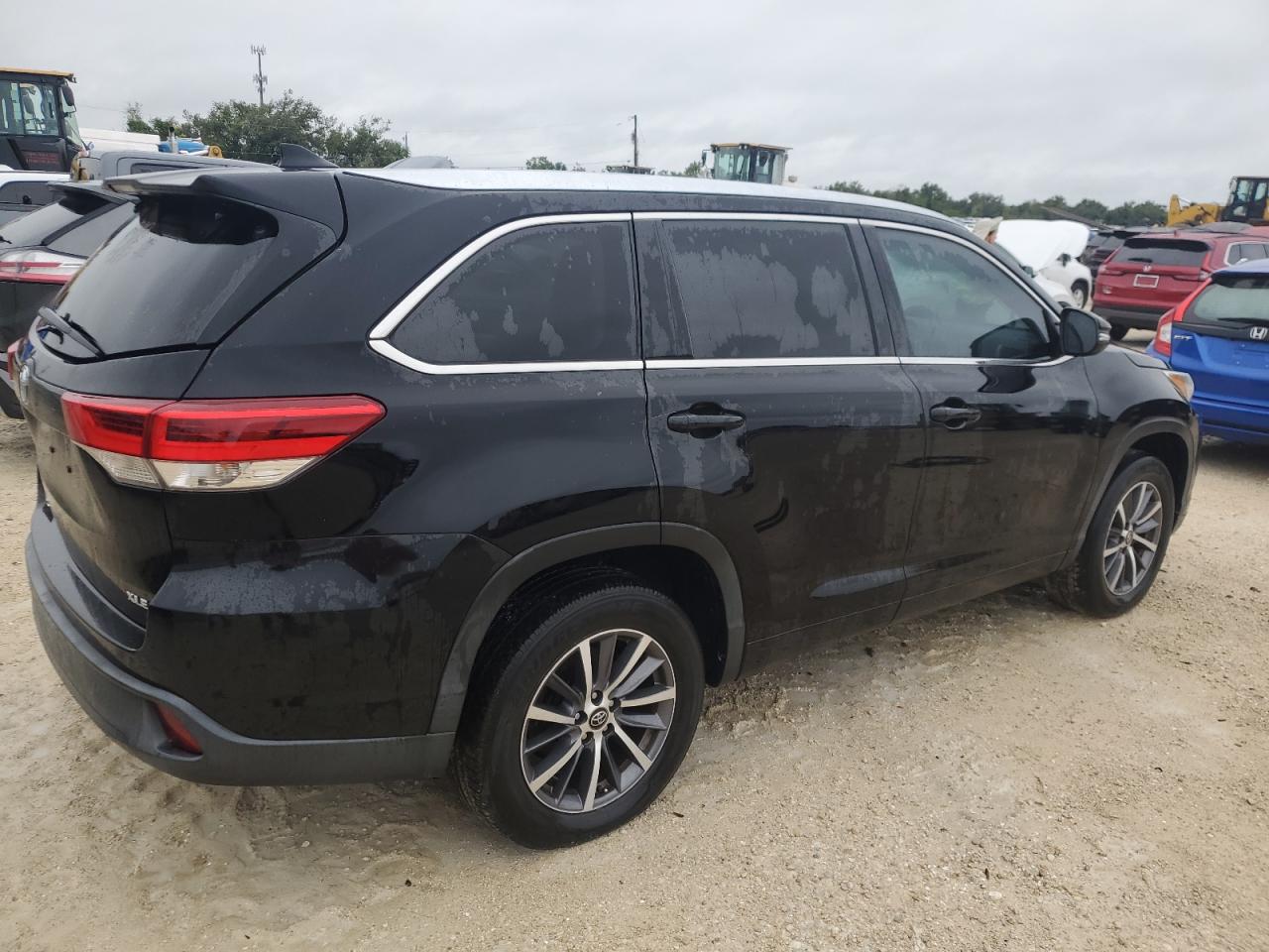 2018 Toyota Highlander - Image 3