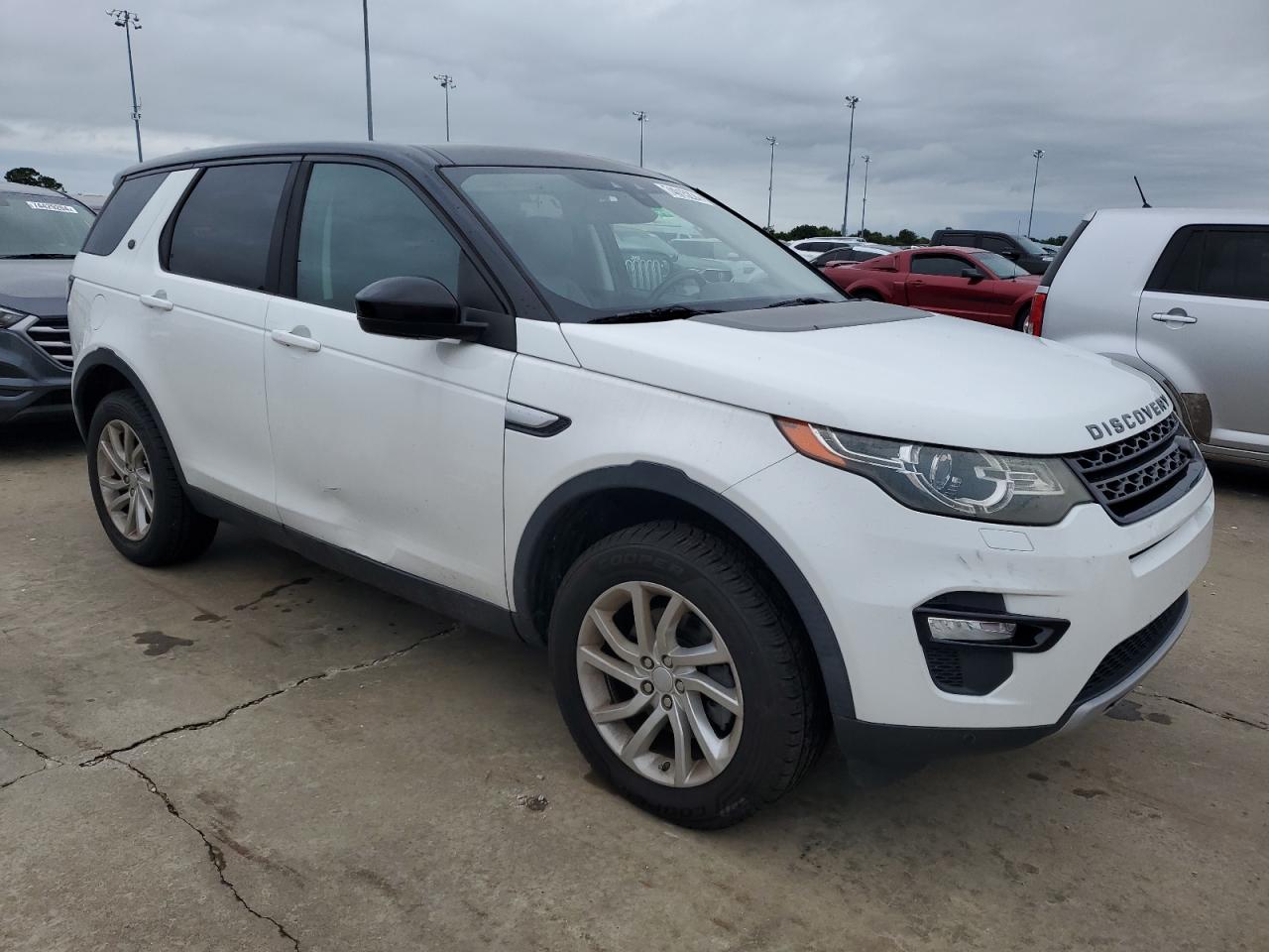 2016 Land Rover Discovery - Image 4