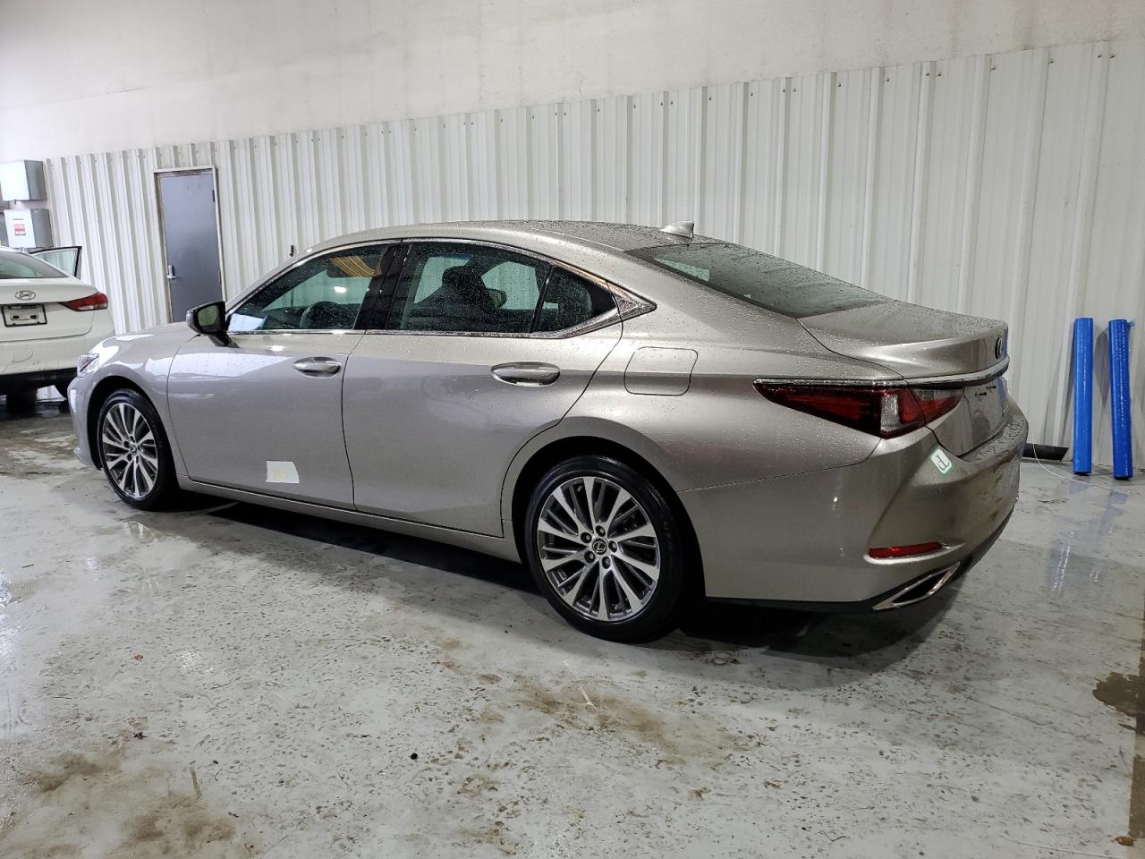 58ABZ1B14KU045890 2019 LEXUS ES - Image 2