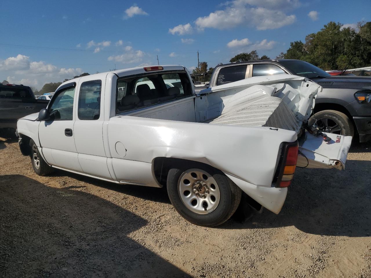 2006 GMC Sierra - Image 2