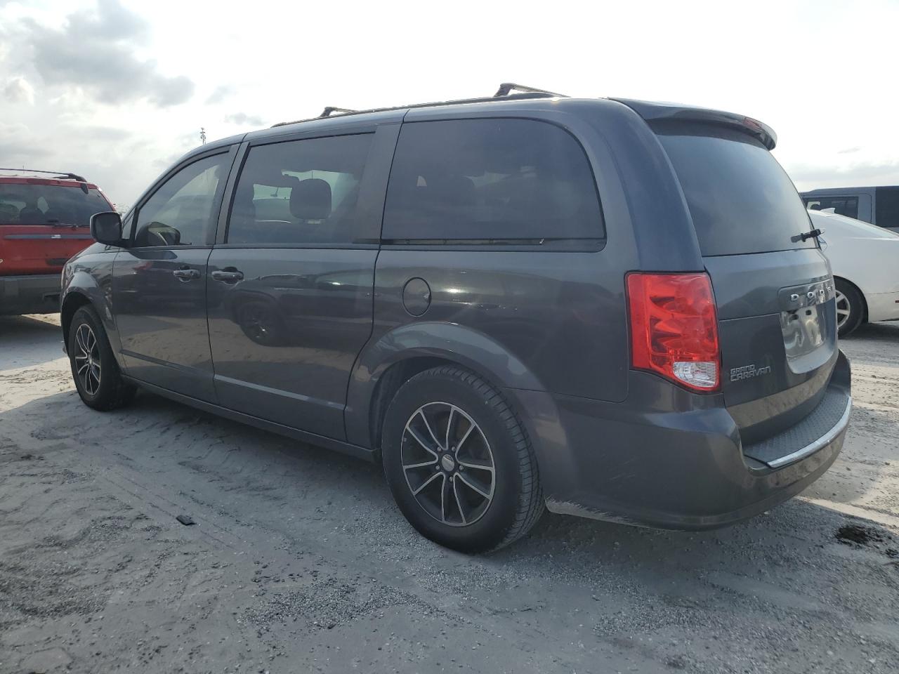 2019 Dodge Caravan - Image 2