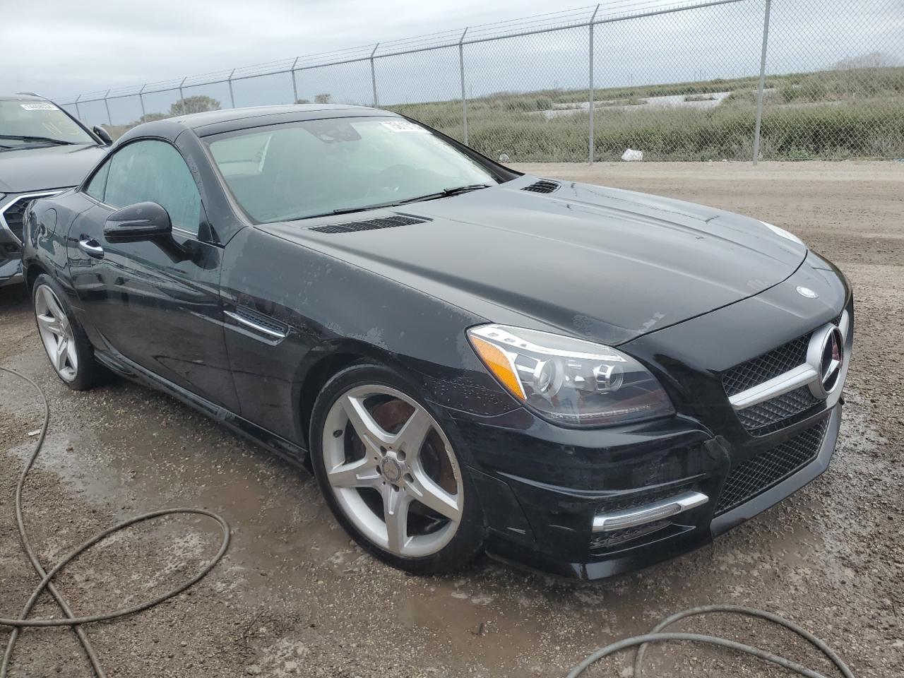 VIN WDDPK3JA1GF115138 2016 MERCEDES-BENZ SLK-CLASS no.4