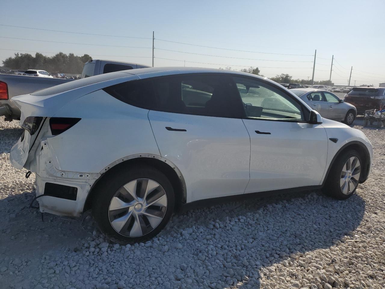 VIN 7SAYGDEE8PA122868 2023 TESLA MODEL Y no.3