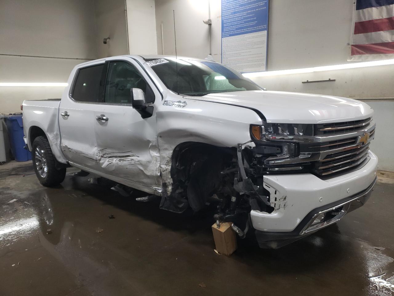 2022 Chevrolet Silverado - Image 4