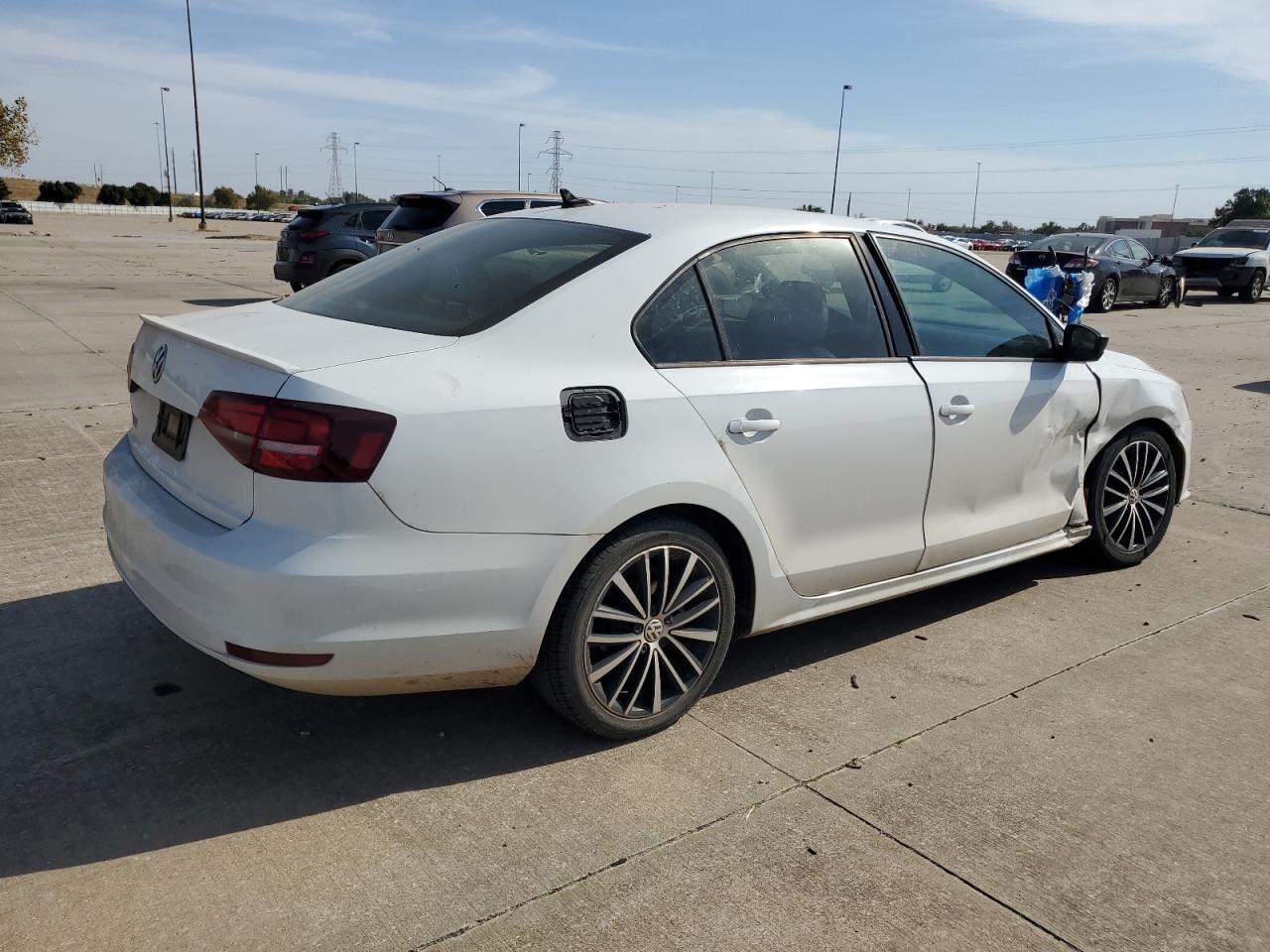 2016 Volkswagen Jetta - Image 3