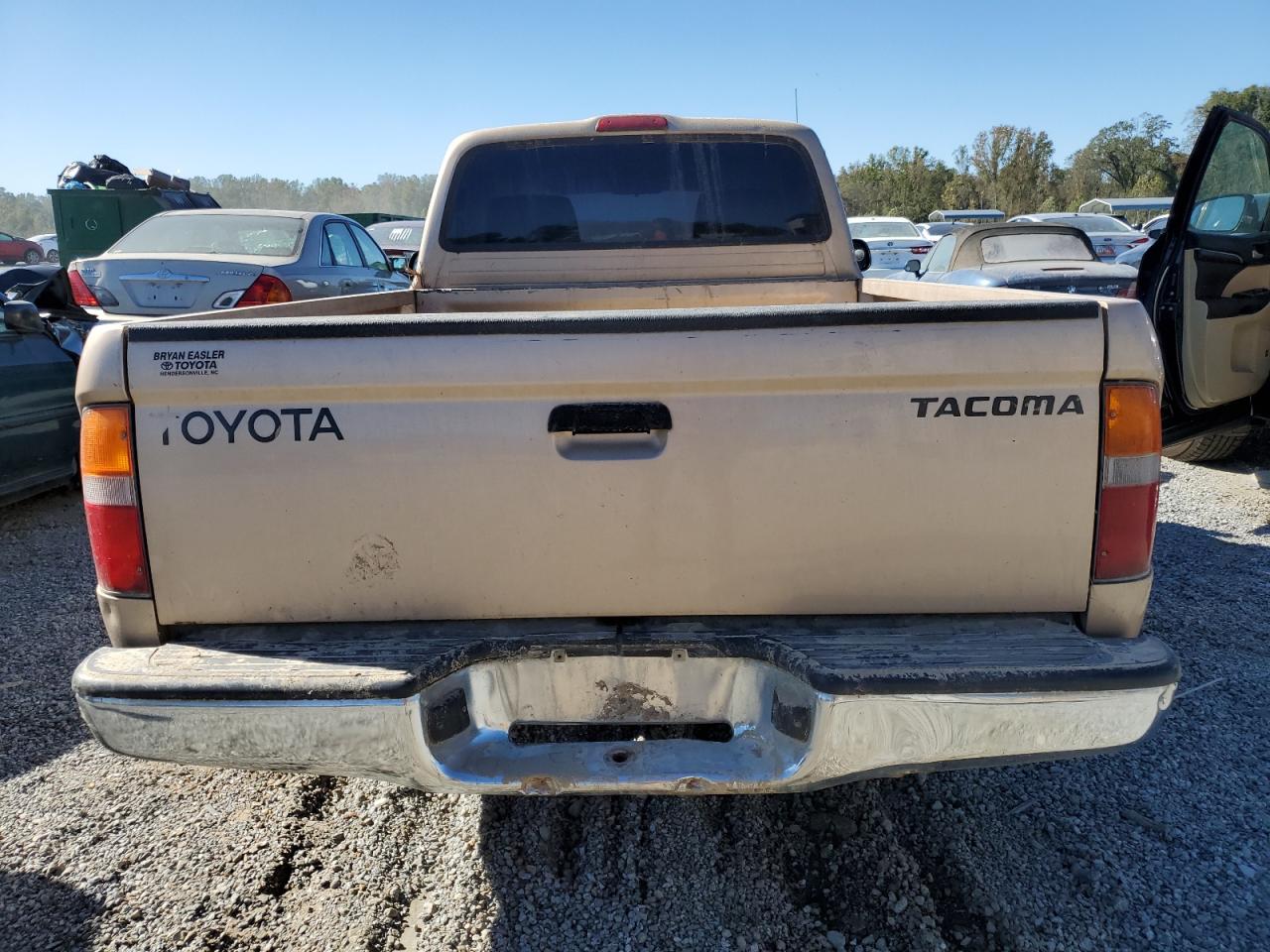 2000 Toyota Tacoma VIN: 5TENL42N9YZ701886 Lot: 74686934