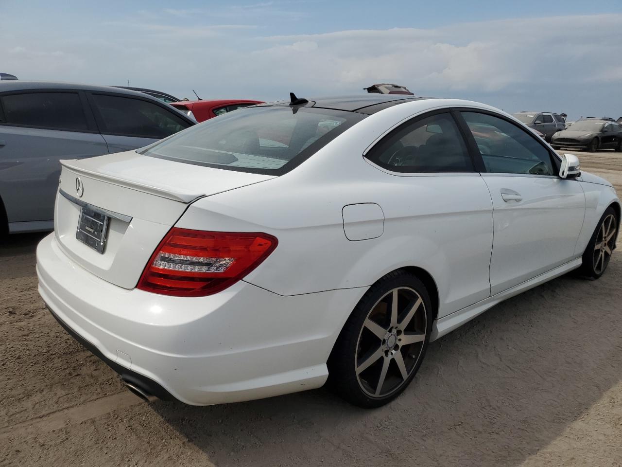 VIN WDDGJ5HB7FG327872 2015 MERCEDES-BENZ C-CLASS no.3