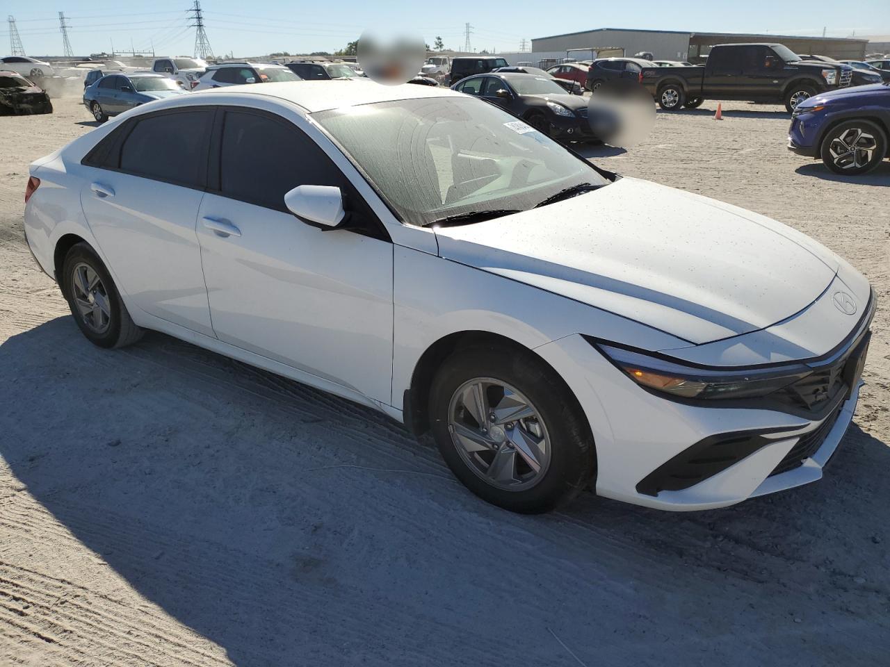 2024 Hyundai Elantra - Image 4