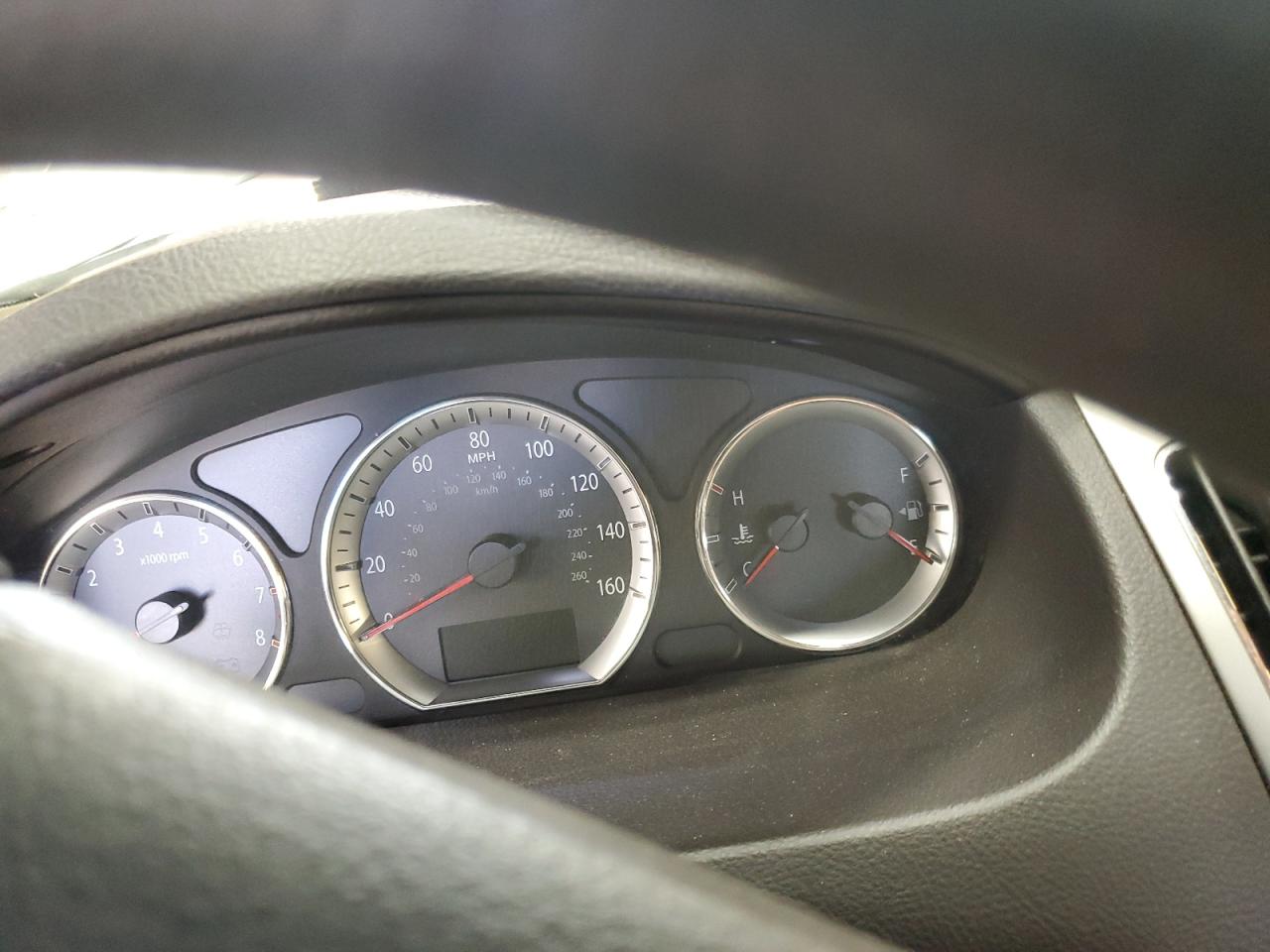 2010 Hyundai Sonata - Image 9