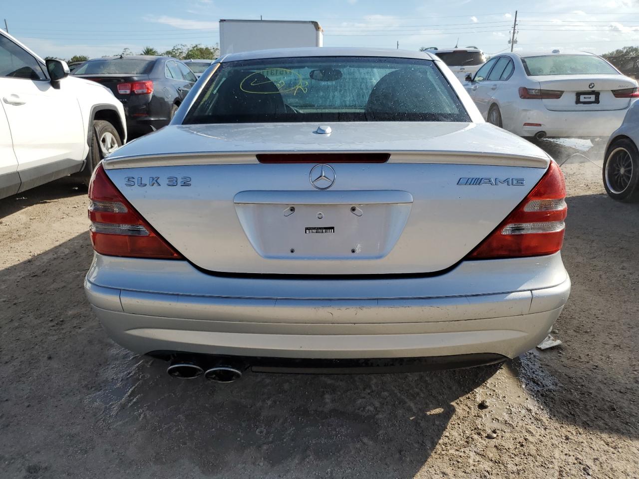 2004 Mercedes-Benz Slk 32 Amg Kompressor VIN: WDBKK66F24F301226 Lot: 75131184