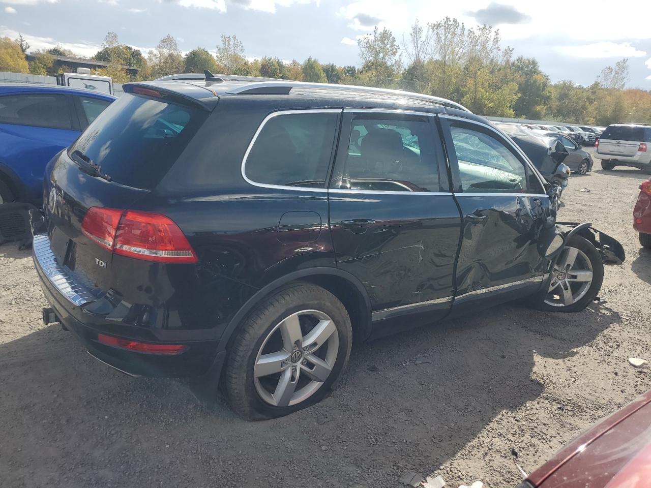 2014 Volkswagen Touareg - Image 3