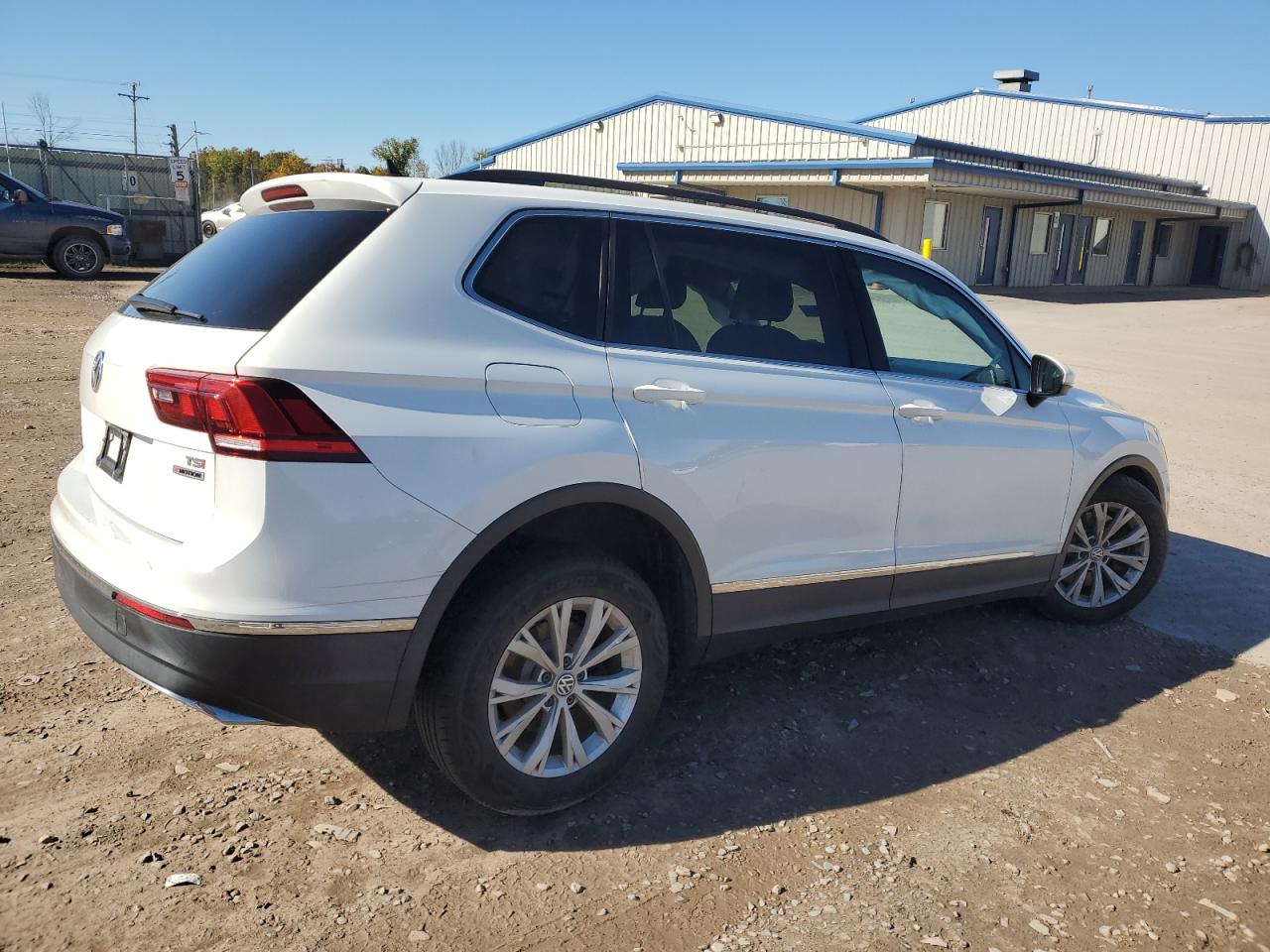 2018 Volkswagen Tiguan - Image 3