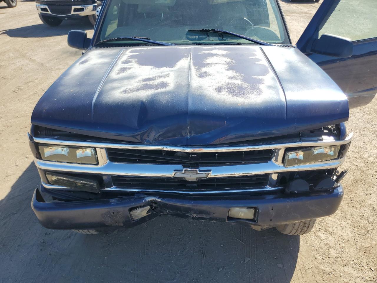 2000 Chevrolet Tahoe K1500 VIN: 1GNEK13R1YR134093 Lot: 76780264