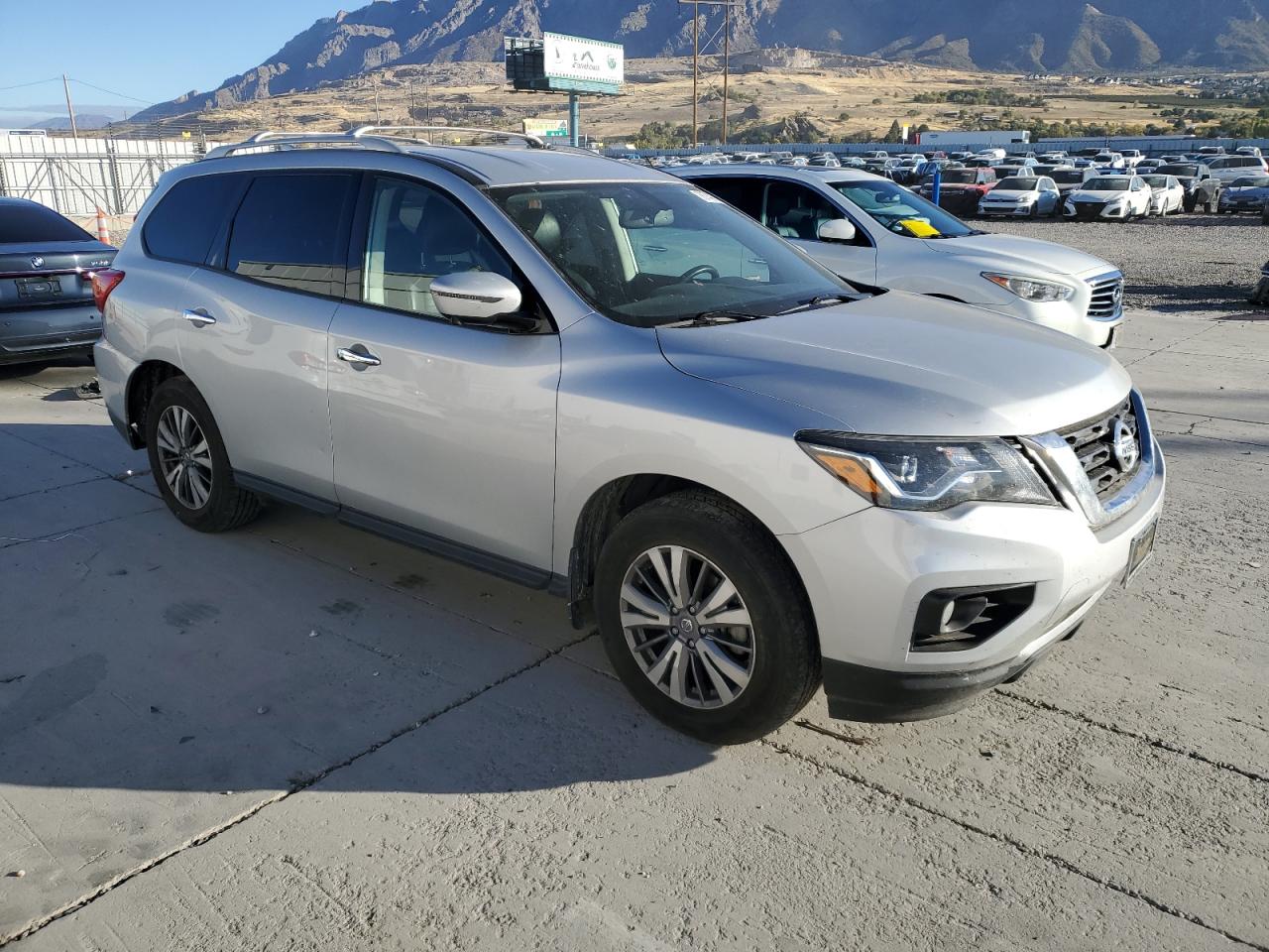 2020 Nissan Pathfinder - Image 4