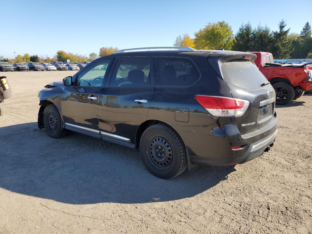 2015 Nissan Pathfinder - Image 2