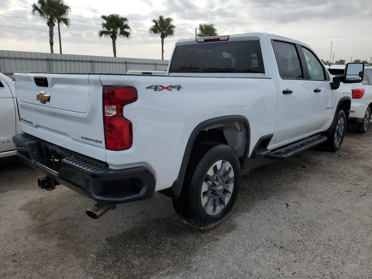 2022 Chevrolet Silverado - Image 3