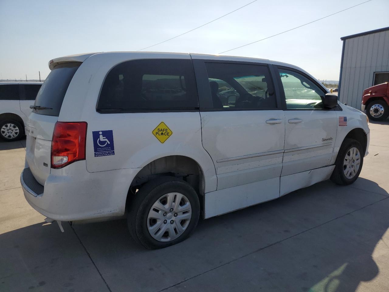2017 Dodge Caravan - Image 3