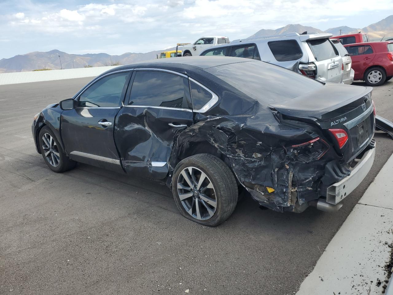 2016 Nissan Altima - Image 2