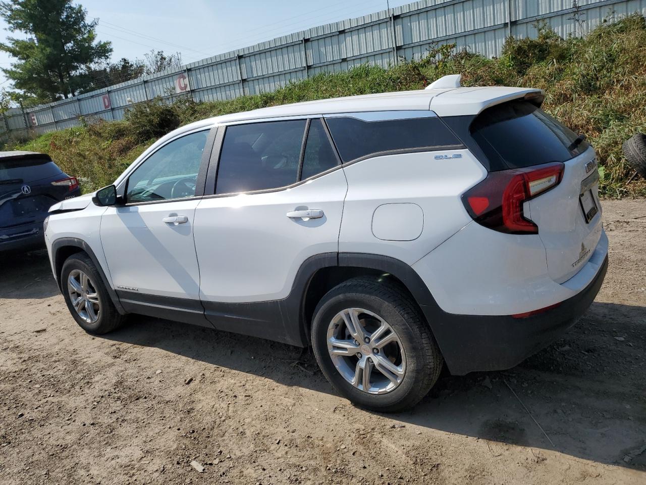 2022 GMC Terrain - Image 2