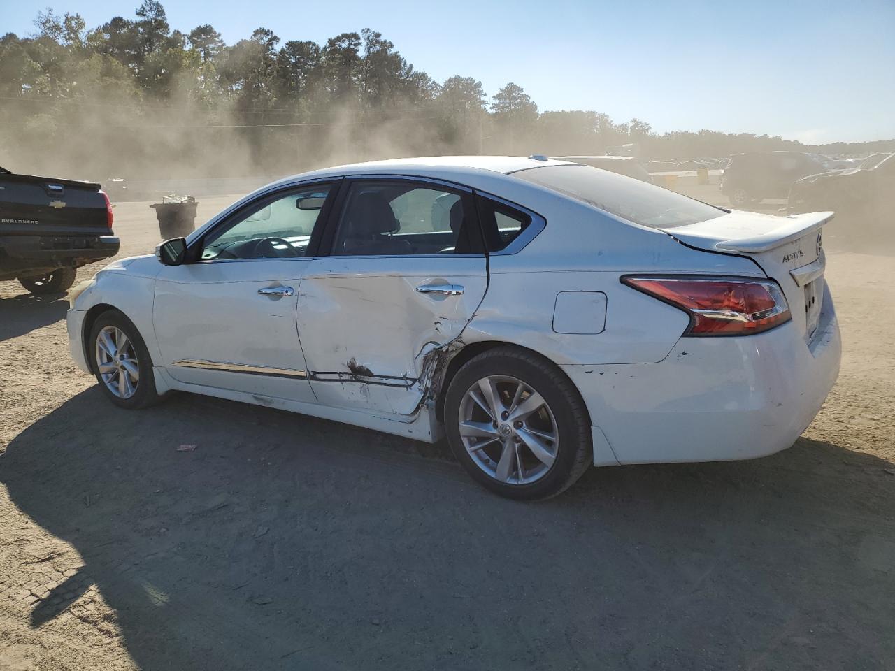 2015 Nissan Altima - Image 2