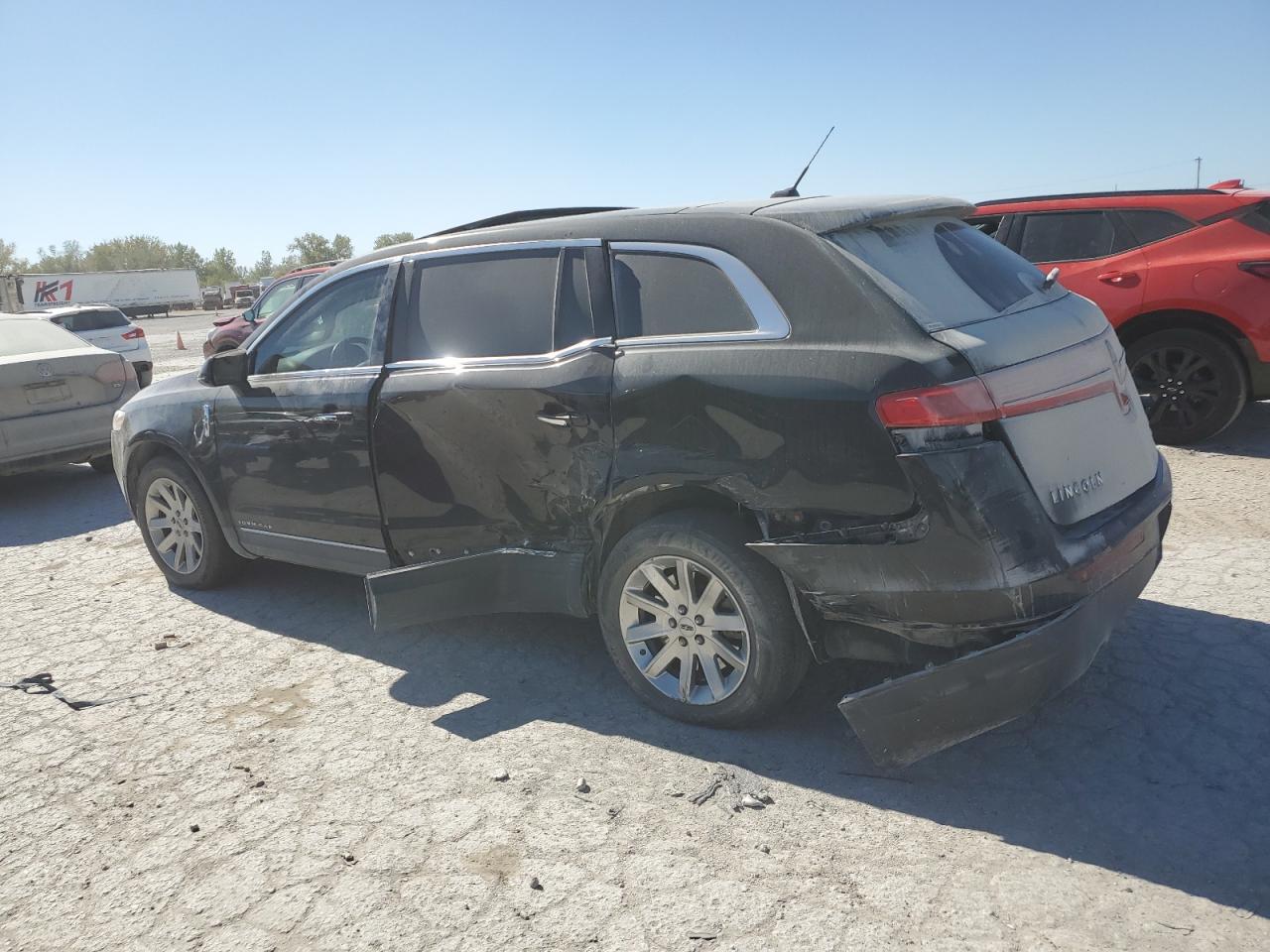 2017 Lincoln MKT - Image 2