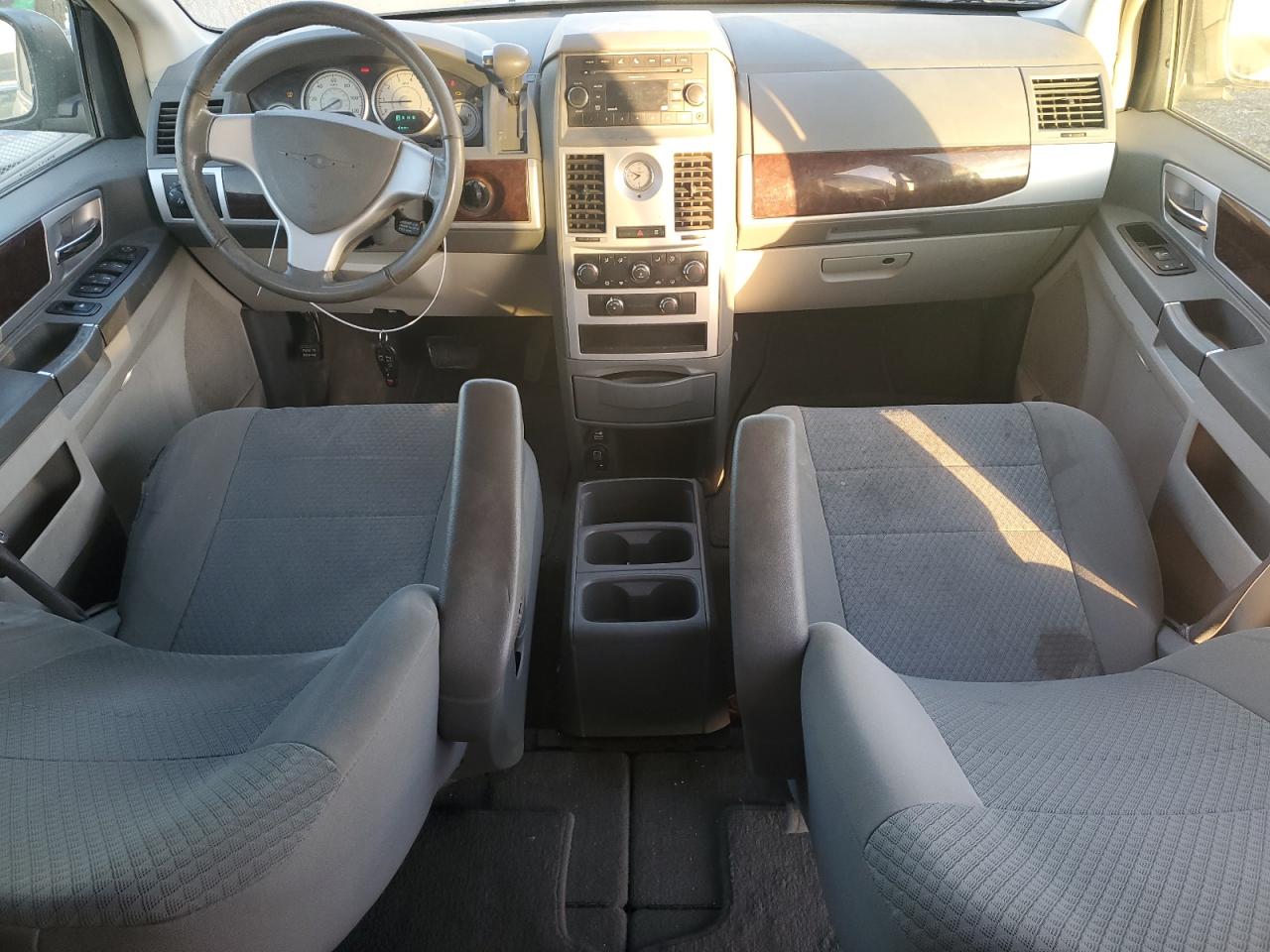 2010 Chrysler Town & Country Touring VIN: 2A4RR5D18AR432155 Lot: 73660434