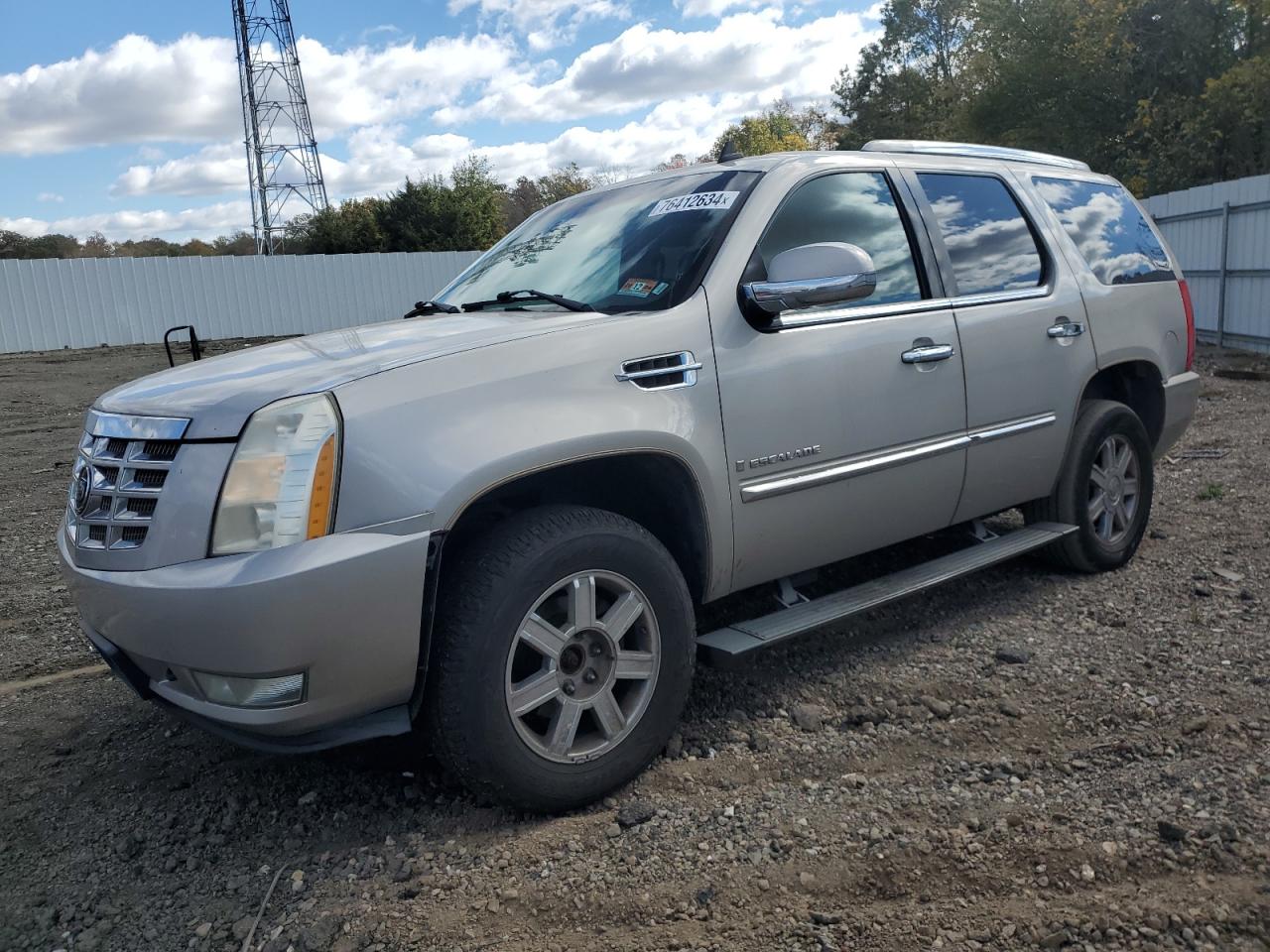 2007 Cadillac Escalade Luxury VIN: 1GYFK63827R287303 Lot: 76412634