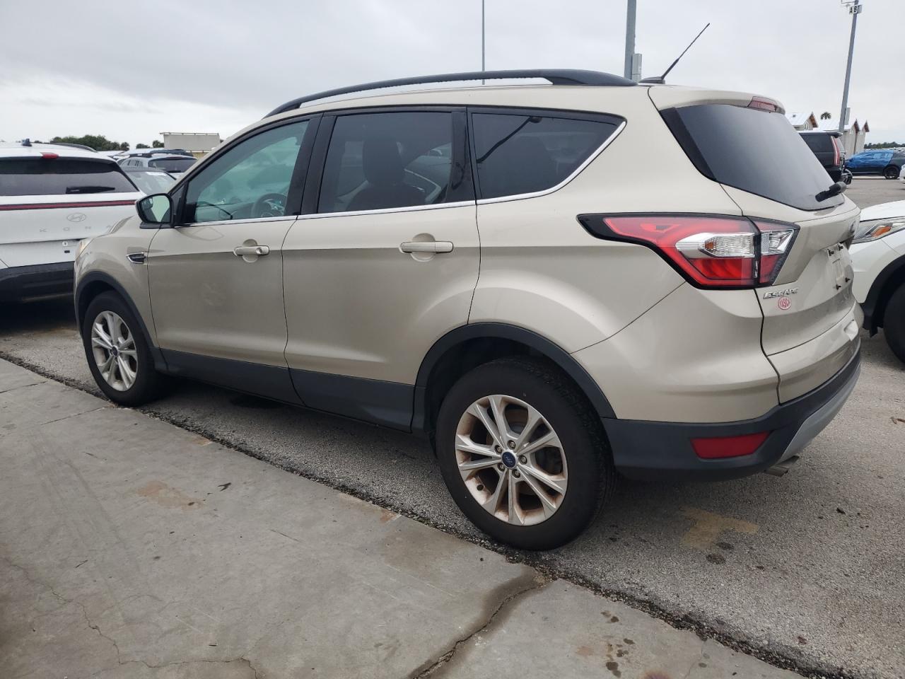 1FMCU9GD1JUA14347 2018 FORD ESCAPE - Image 2