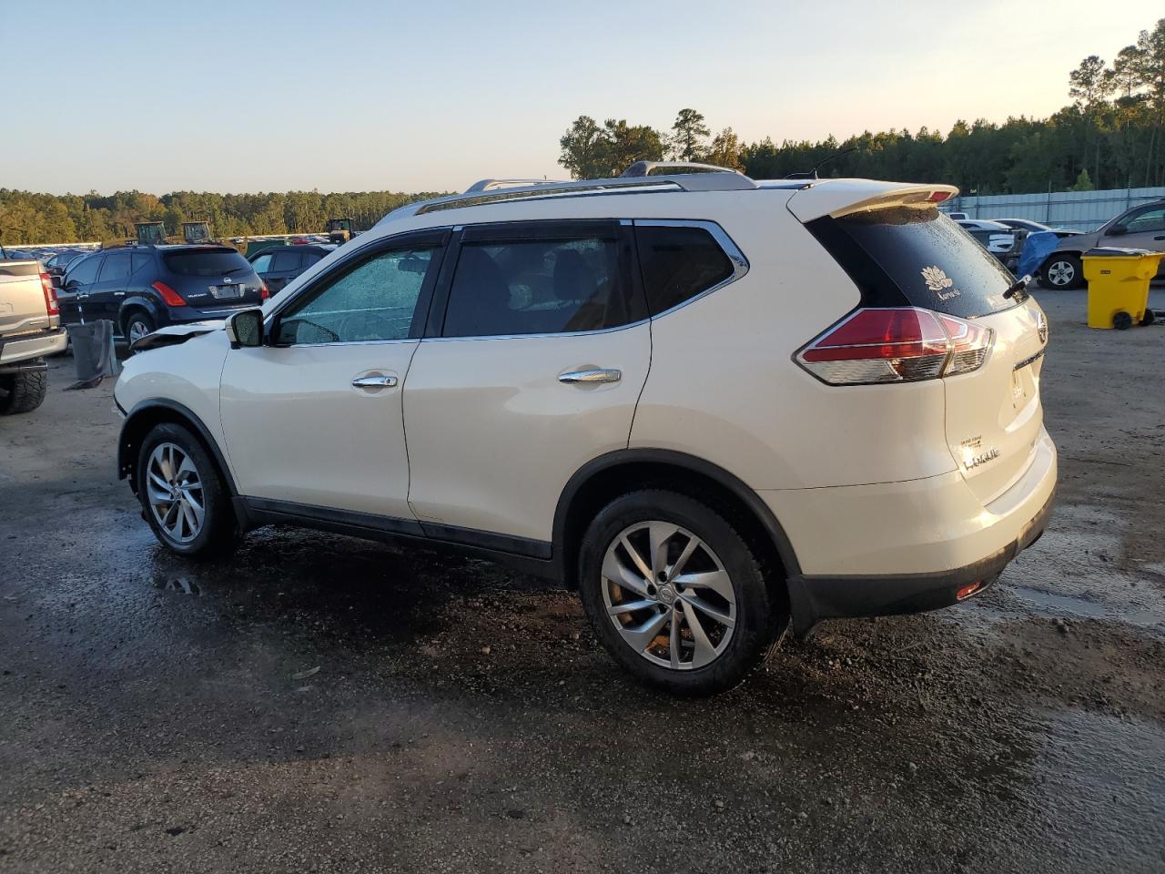 2014 Nissan Rogue - Image 2