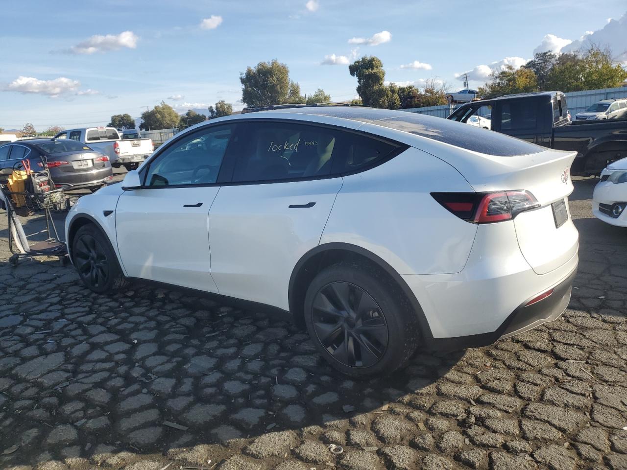 VIN 7SAYGAEE4RF123357 2024 TESLA MODEL Y no.2