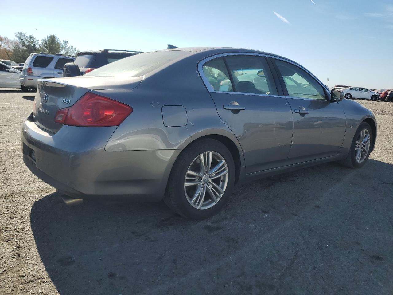 VIN JN1CV6AR2FM650967 2015 INFINITI Q40 no.3