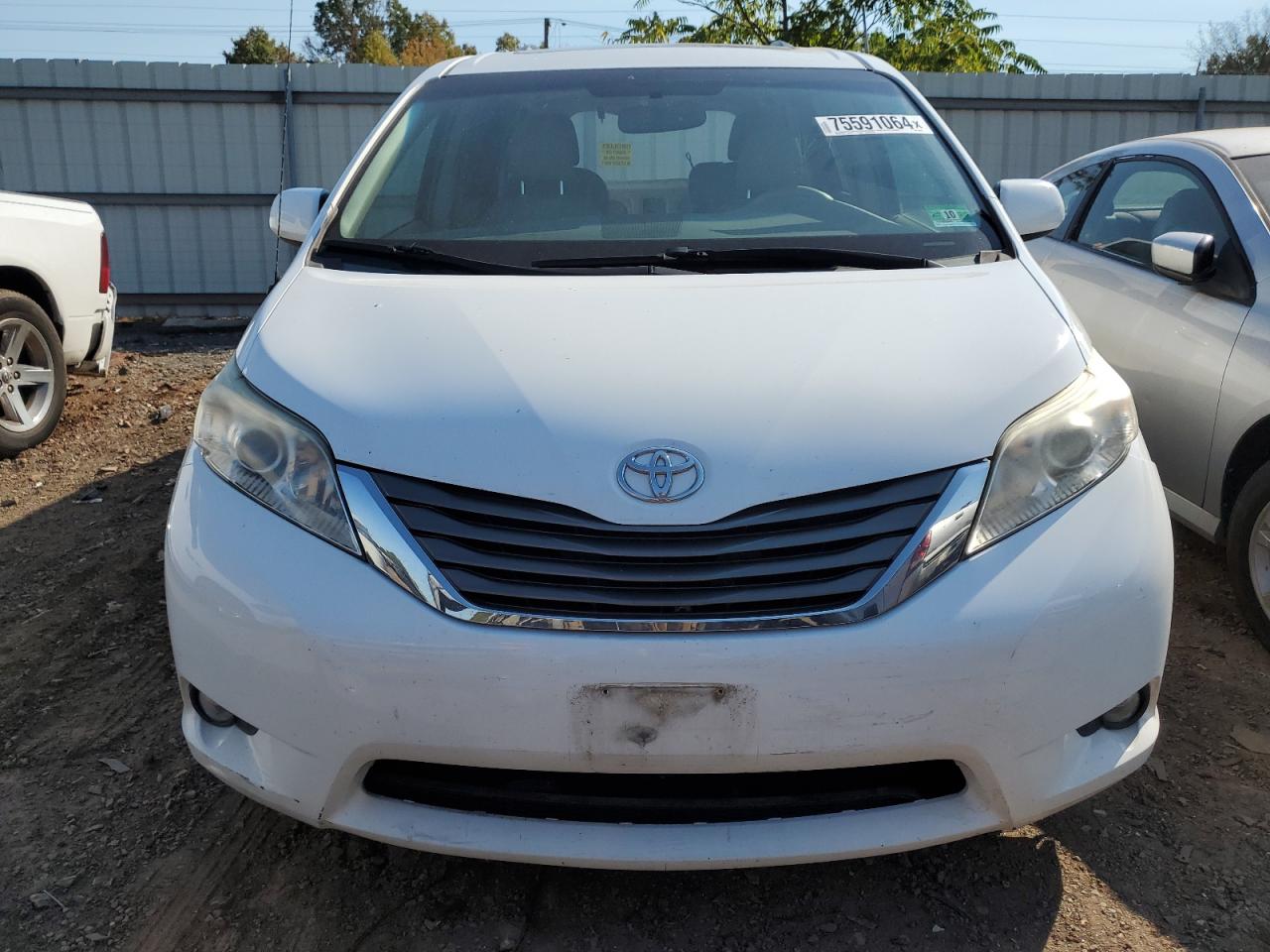2014 Toyota Sienna - Image 5