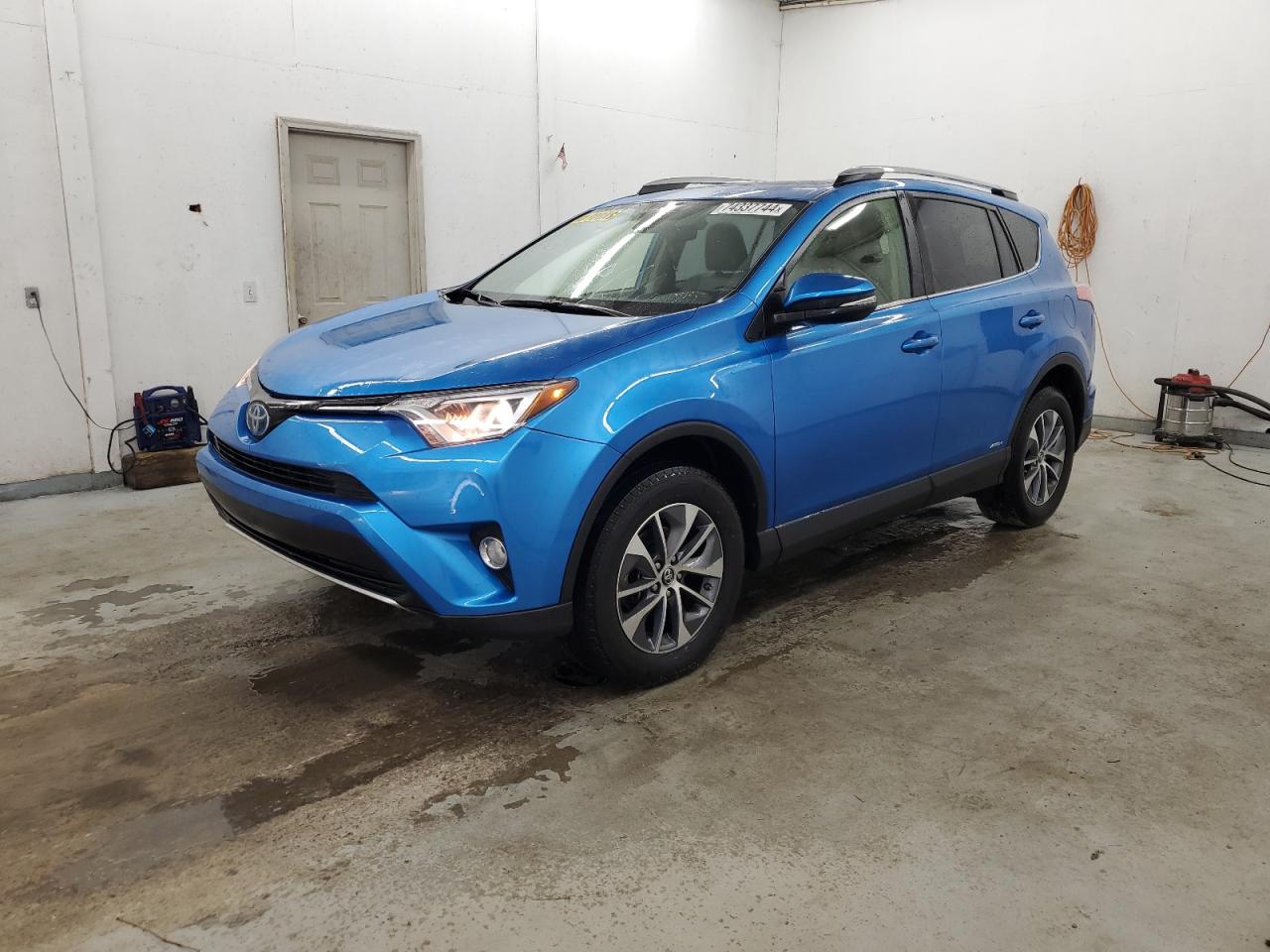 JTMRJREV1HD141130 2017 TOYOTA RAV 4 - Image 1