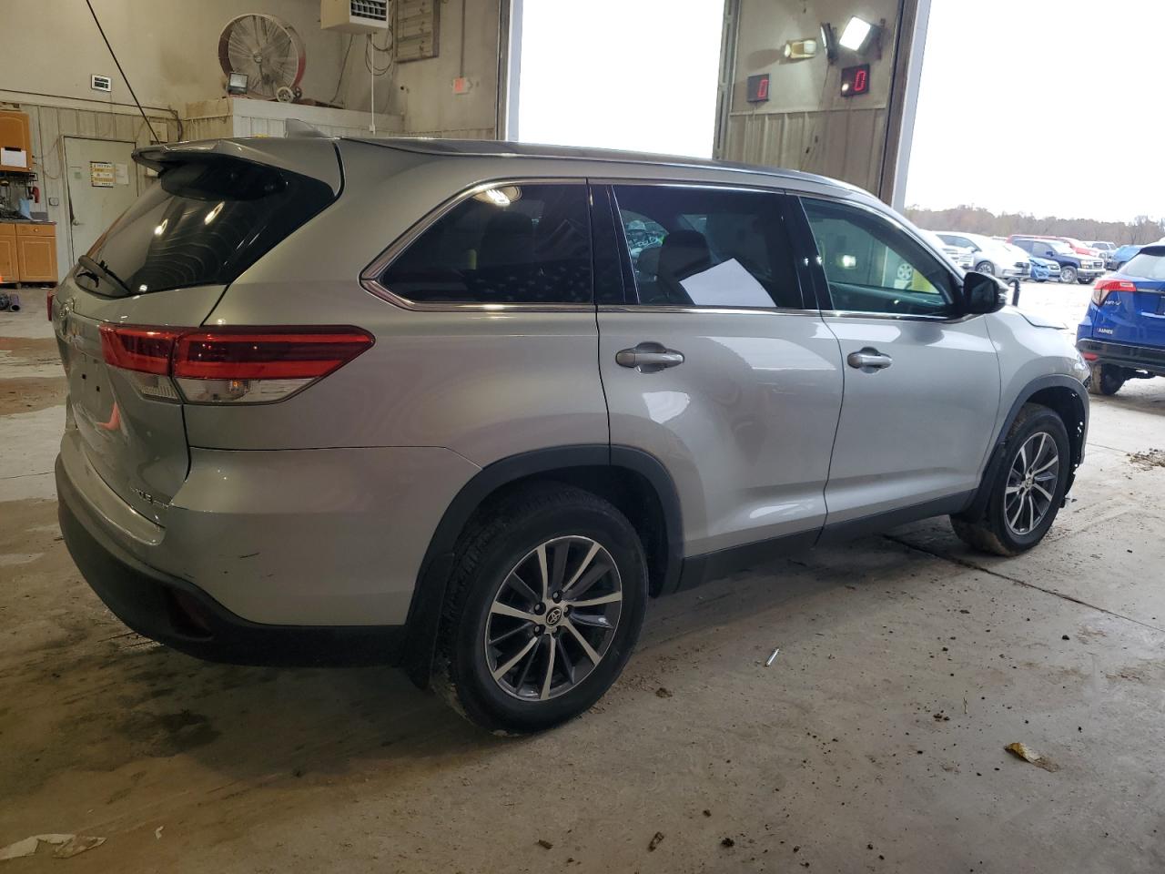 2019 Toyota Highlander - Image 3