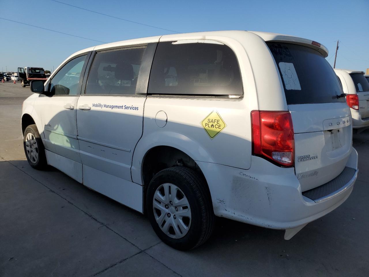 2017 Dodge Caravan - Image 2