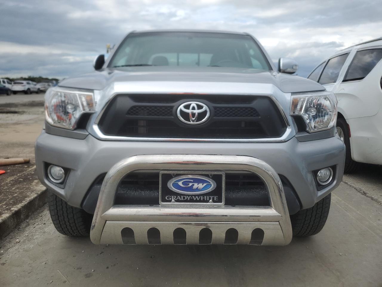 2015 Toyota Tacoma - Image 5