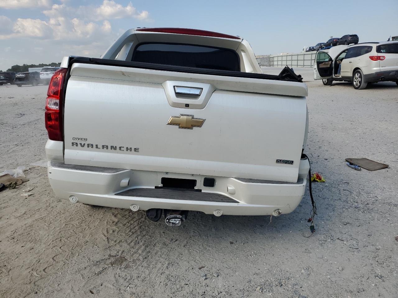 2011 Chevrolet Avalanche Ltz VIN: 3GNTKGE33BG341353 Lot: 61023715