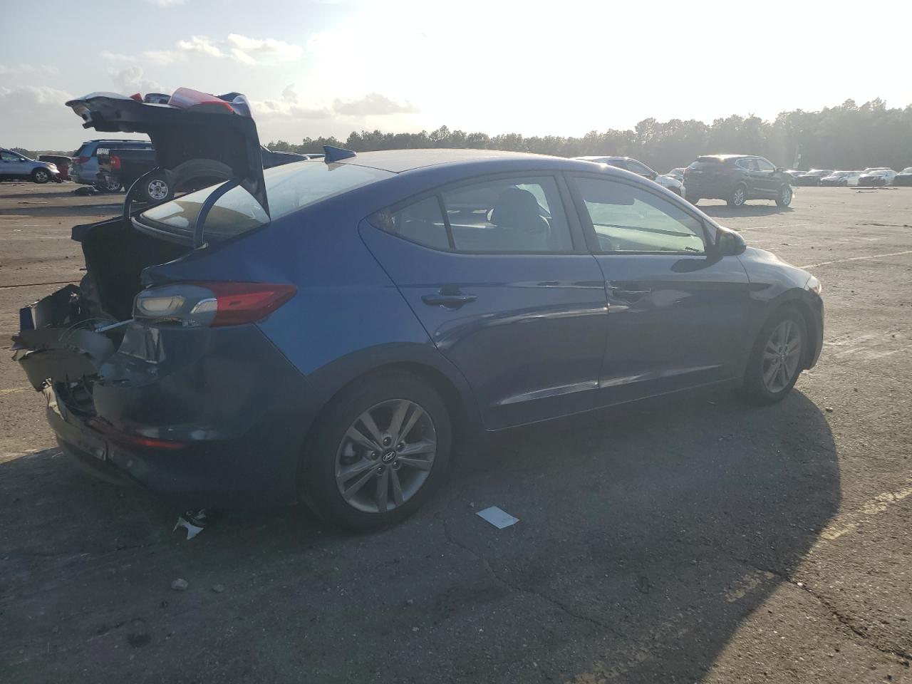 2018 Hyundai Elantra - Image 3