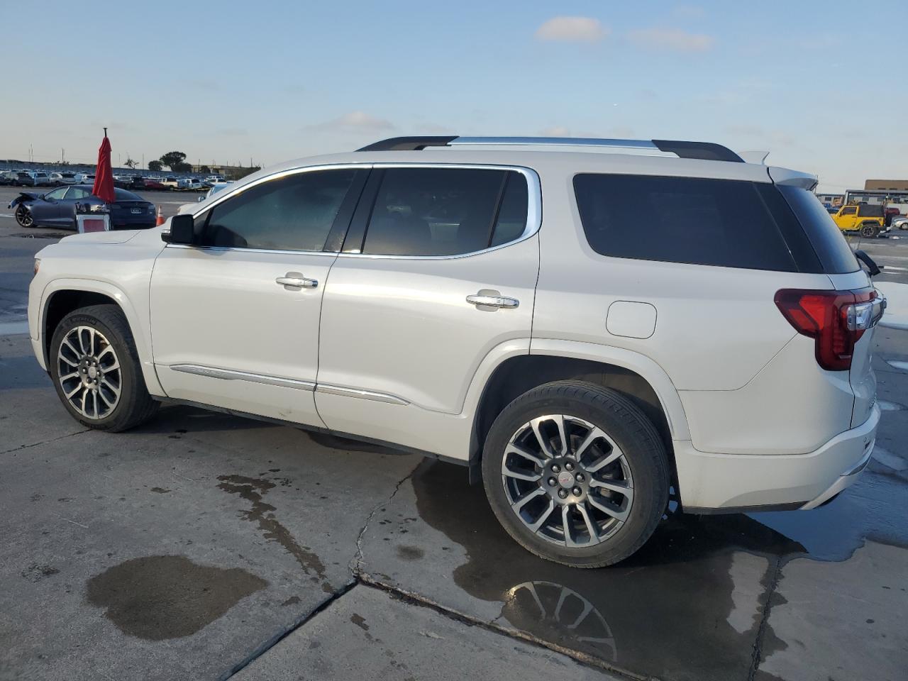 2021 GMC Acadia - Image 2