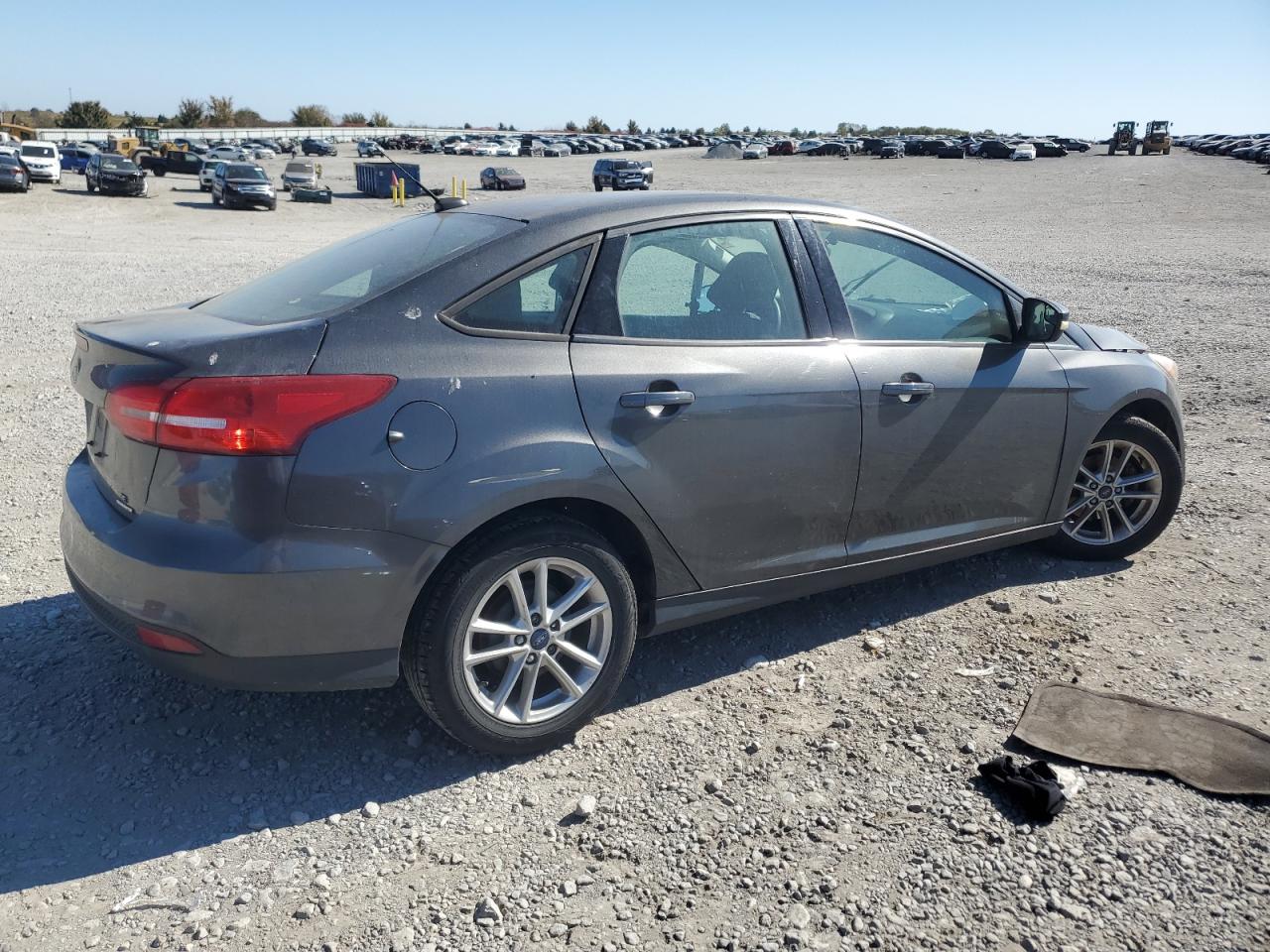 VIN 1FADP3F2XGL279737 2016 FORD FOCUS no.3