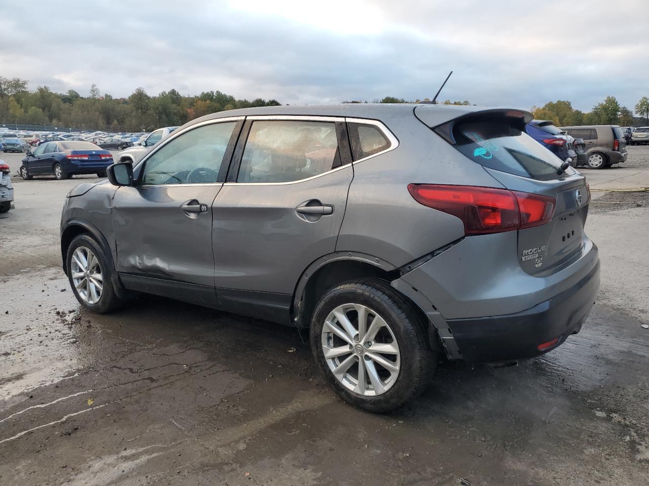 2018 Nissan Rogue - Image 2