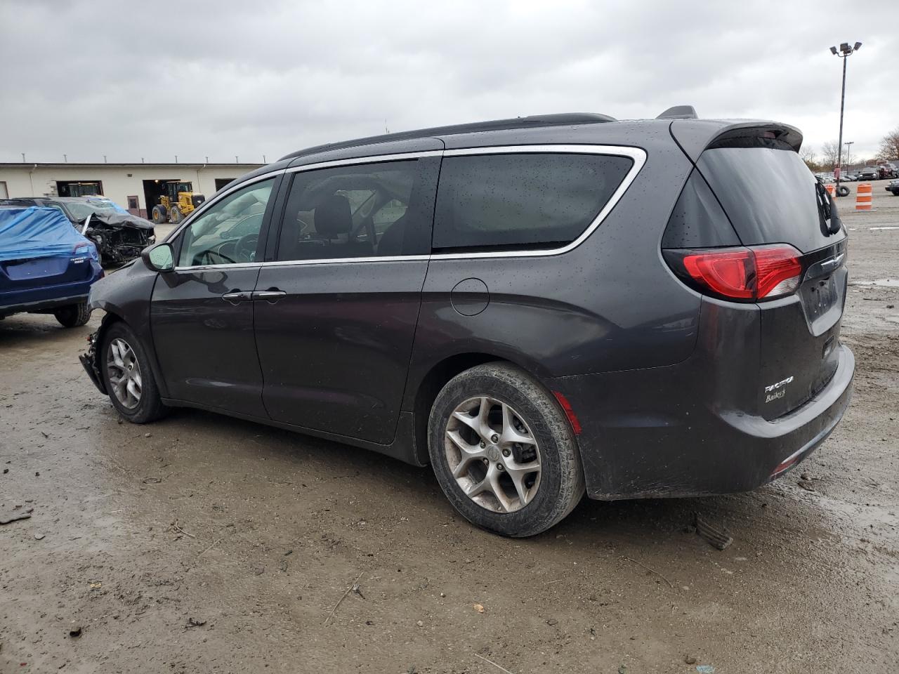 2019 Chrysler Pacifica - Image 2