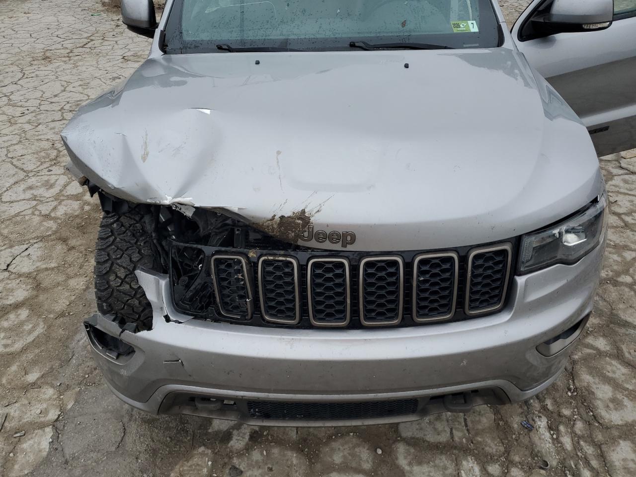 2017 Jeep Grand Cherokee - Image 13