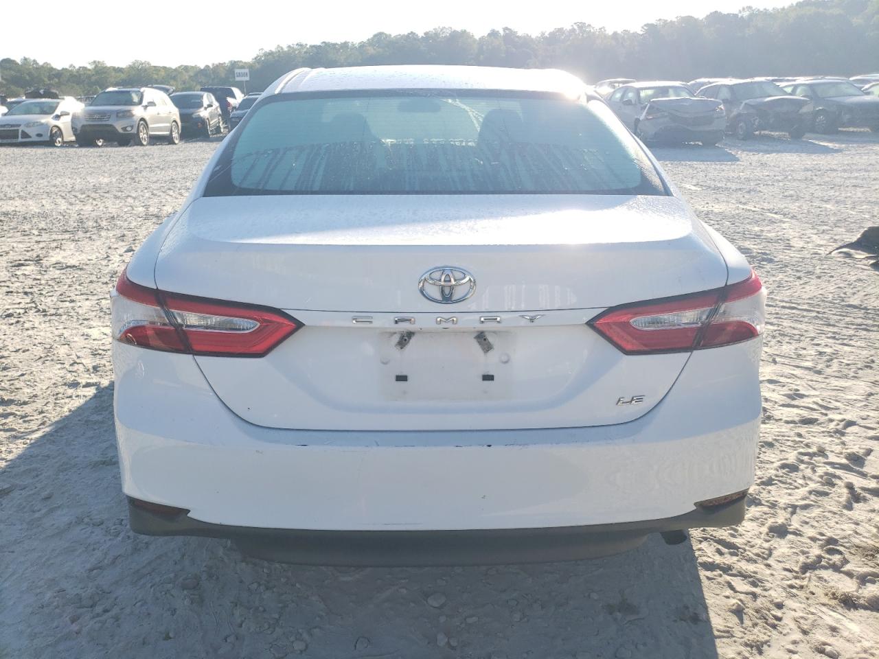 4T1B11HK8JU513570 2018 Toyota Camry L