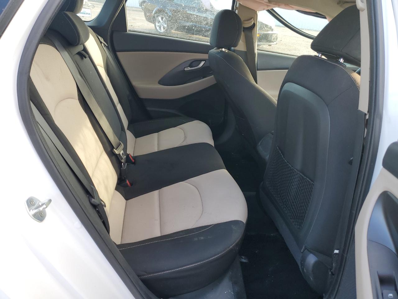 2018 Hyundai Elantra - Image 10