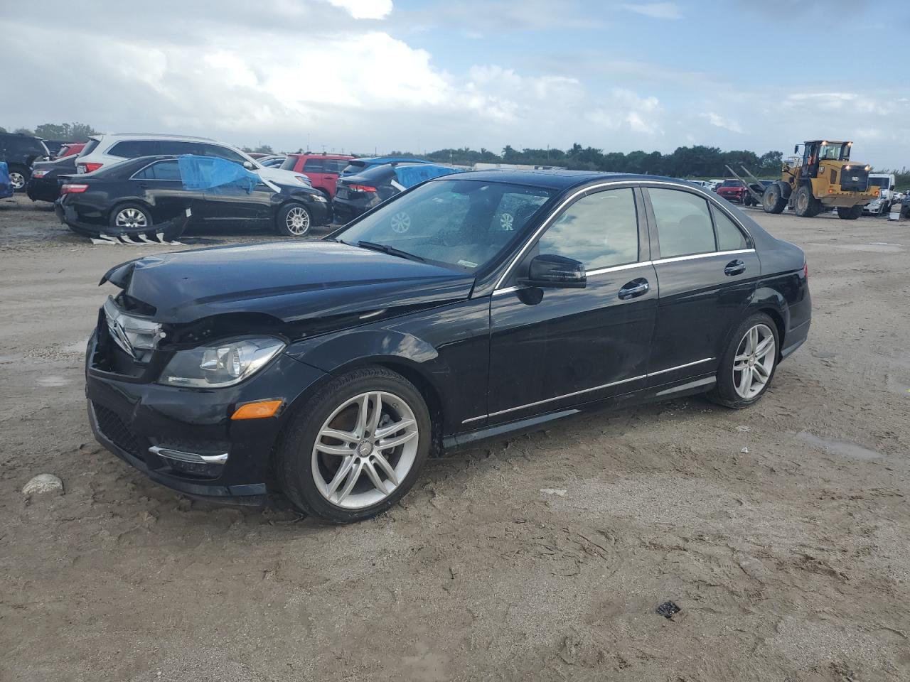 VIN WDDGF4HB0ER309518 2014 MERCEDES-BENZ C-CLASS no.1