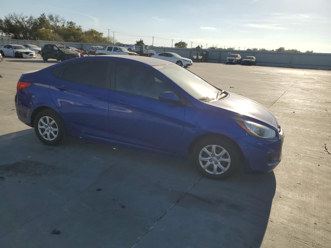 VIN KMHCT4AE3DU522766 2013 HYUNDAI ACCENT no.4