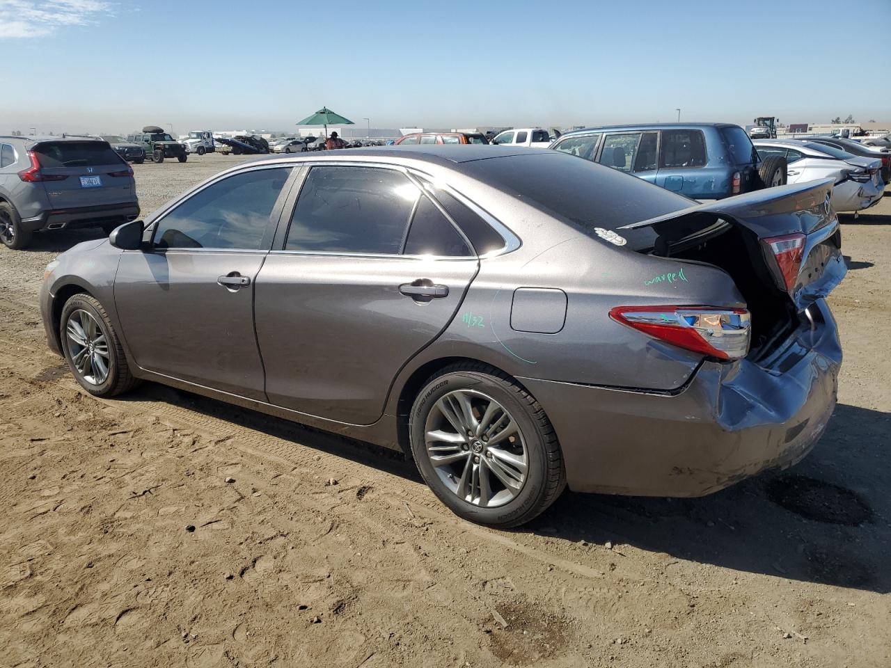 4T1BF1FK2HU353555 2017 TOYOTA CAMRY - Image 2