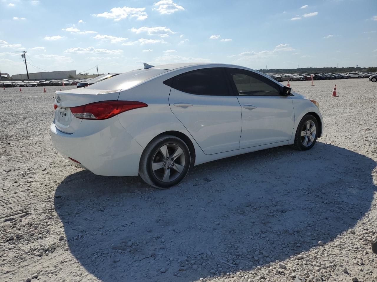 2013 Hyundai Elantra - Image 3